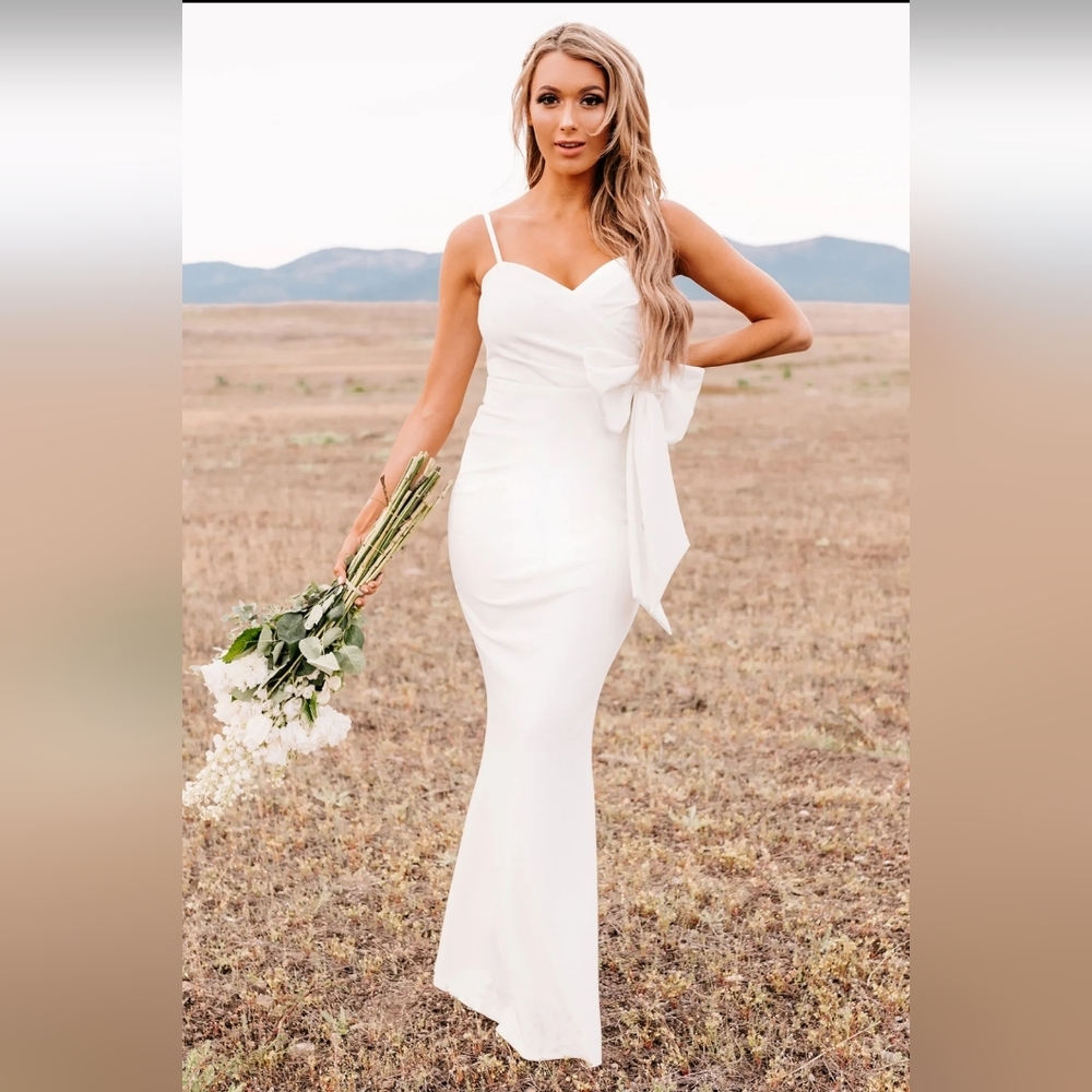 NEW Small White Mermail Bow Wedding Dress Surplice Neckline Romantic, Flattering